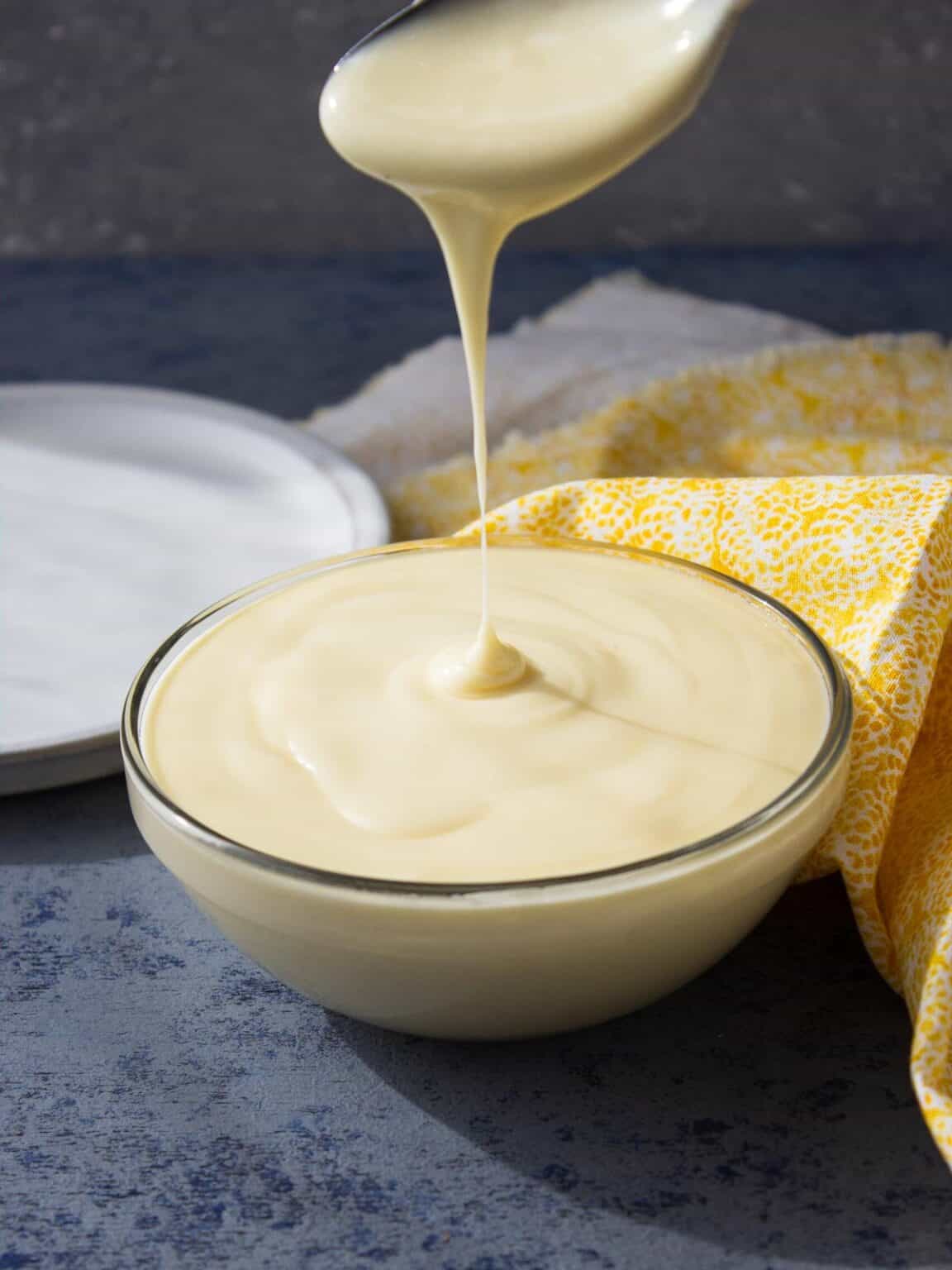 Sour Cream Icing Recipe (easiest icing ever)