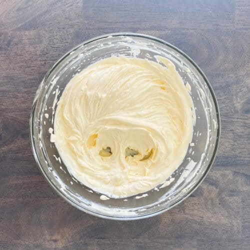 Sour Cream Icing Recipe (easiest icing ever)